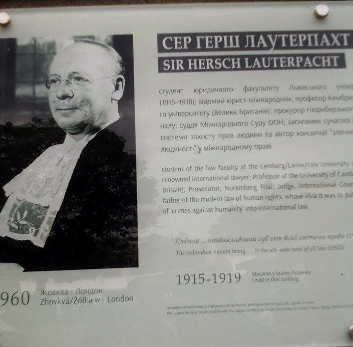 herdenkingsplaquette voor Hersch Lauterpacht