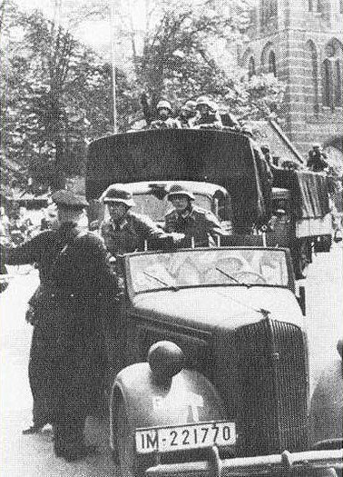 Duitse soldaten voor de Vituskerk